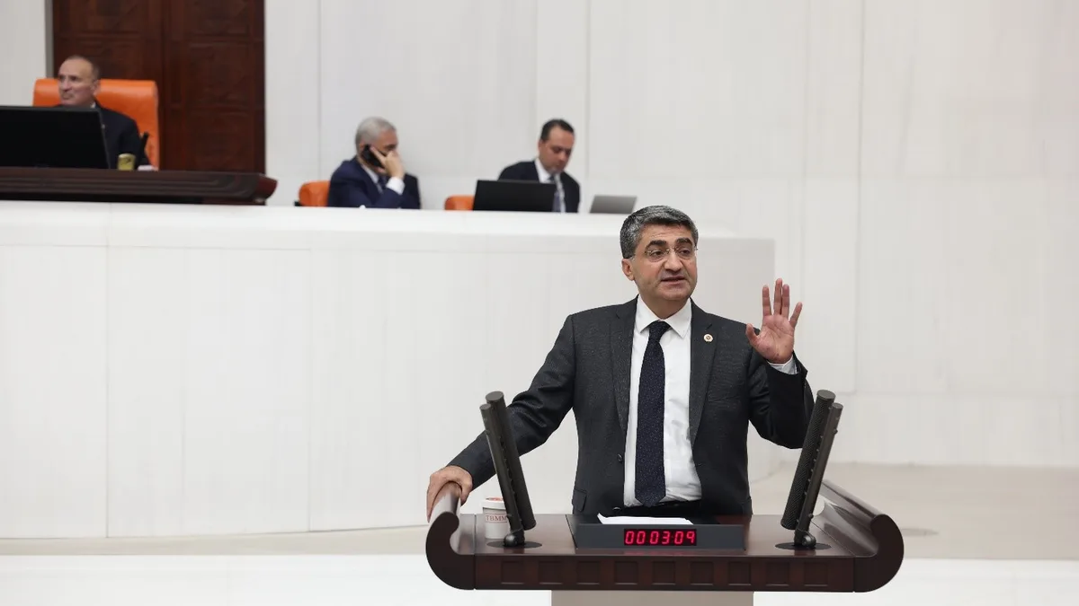 EKMEN’DEN OTOYOL ÜCRETLERİNE TEPKİ “MERSİNLİYE ÖZEL FİYAT GEREKİR”